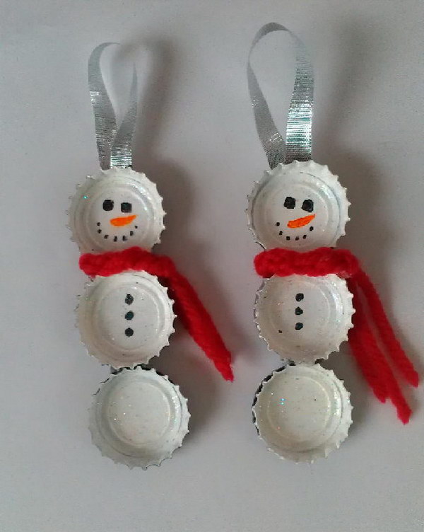 Bottle Cap Snowmen Ornaments. These bottle top snowmen are easy and fun to make. Great for a heart felt, homemade Christmas gift for grandparents, teachers, or just to hang on the tree. Check out how to make them 
