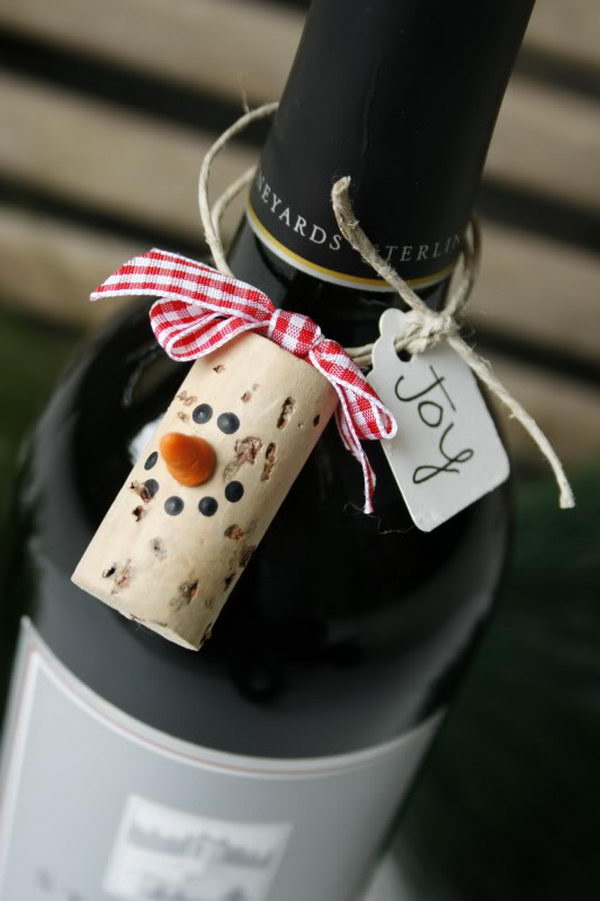 Wine Cork Snowman Gift Tag. 