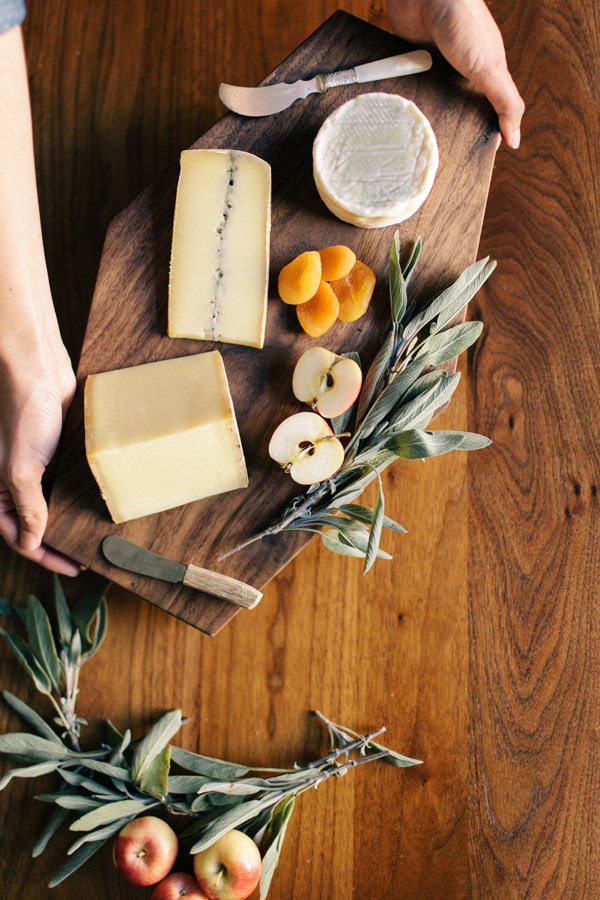 Geometric Cutting Board.  Get the full tutorial 