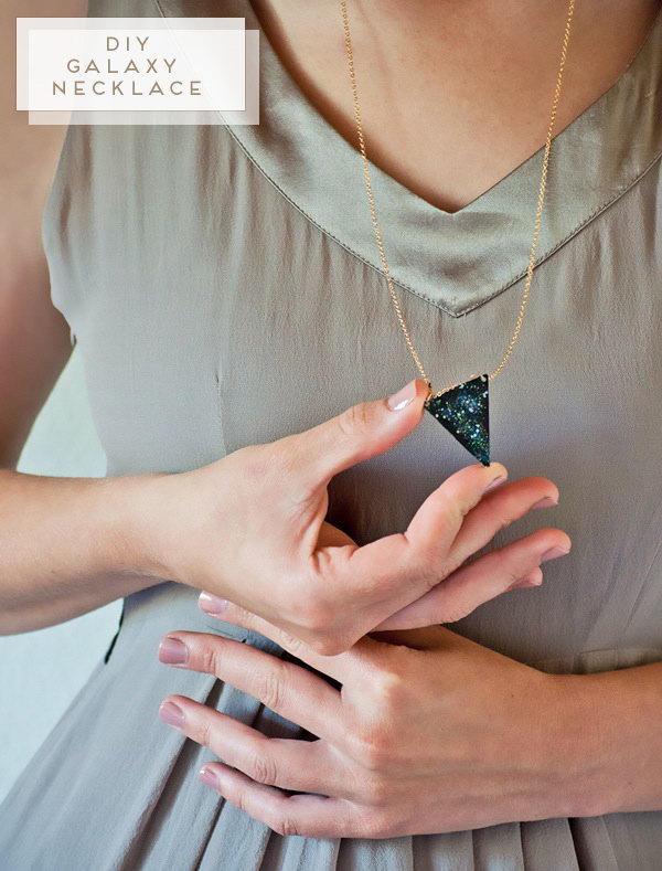 DIY Galaxy Necklace. Love this Galaxy necklace! Cool and easy to do. Tutorial 