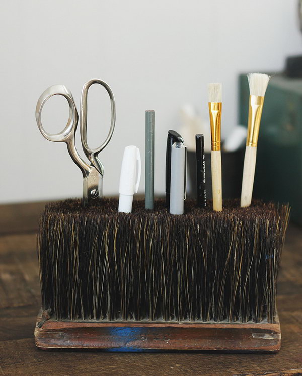 Broom Head Desk Caddy. 