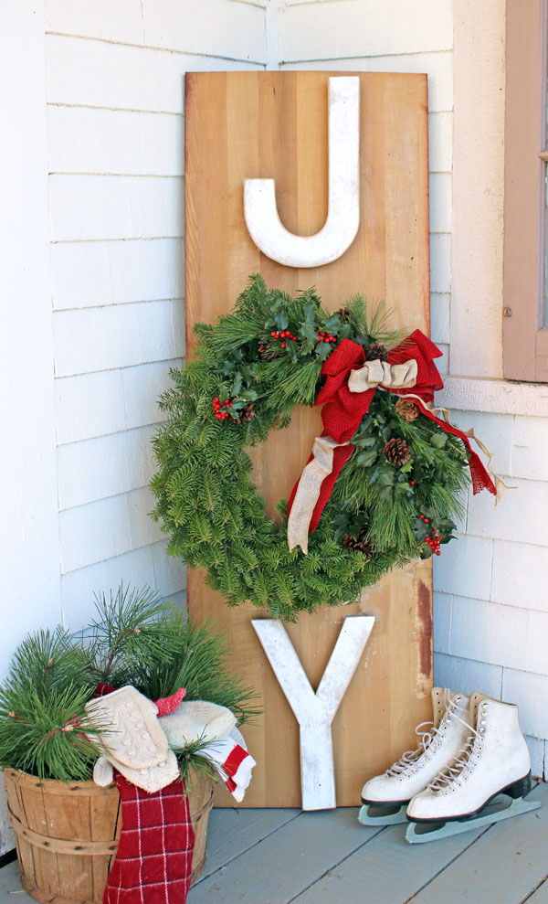 DIY Joy Sign Outdoor Wreath 