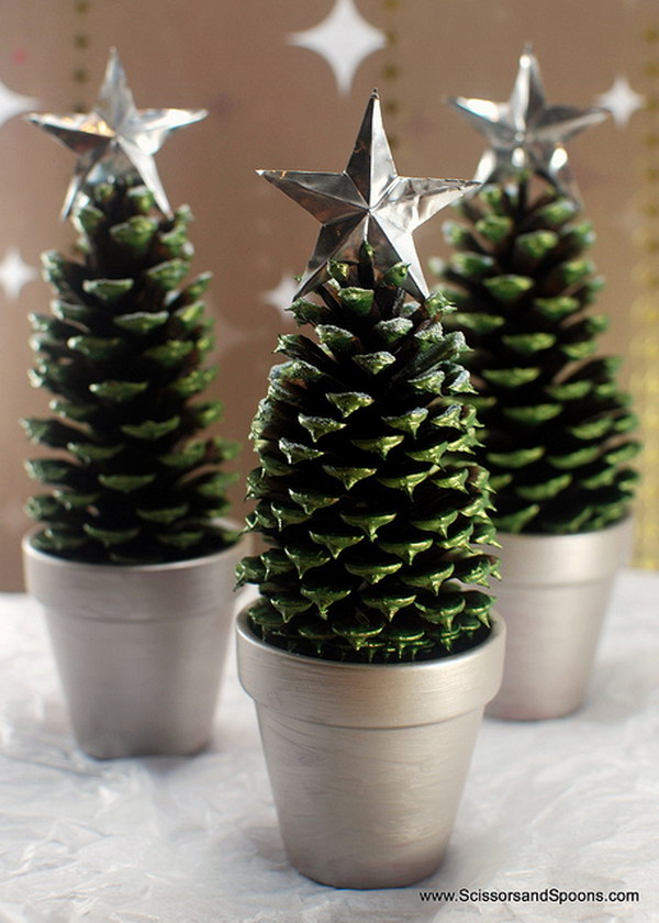 Pine Cone Christmas Trees. 