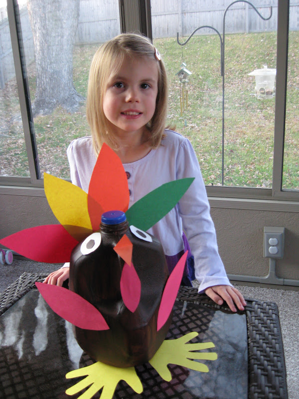 DIY Milk Jug Turkey . This is a fun and easy turkey activitiy you can do with your little ones to celebrate Thanksgiving! Tutorial via 