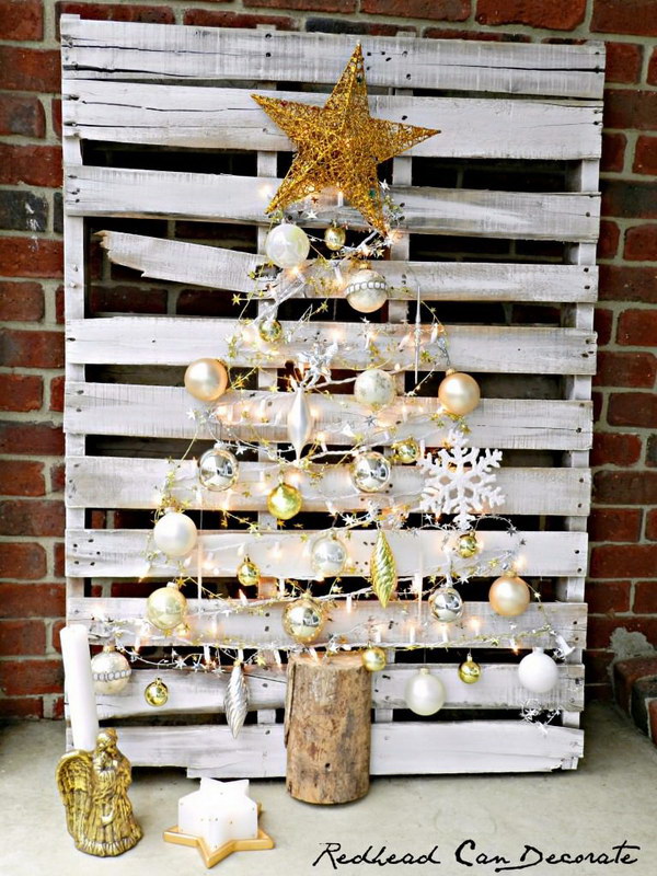 Lighted Pallet Christmas Tree. 