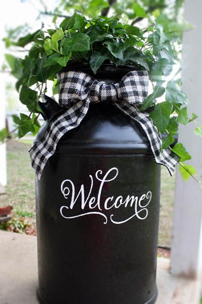 Use Old Milk Can to Decorate Your Front Porch. 