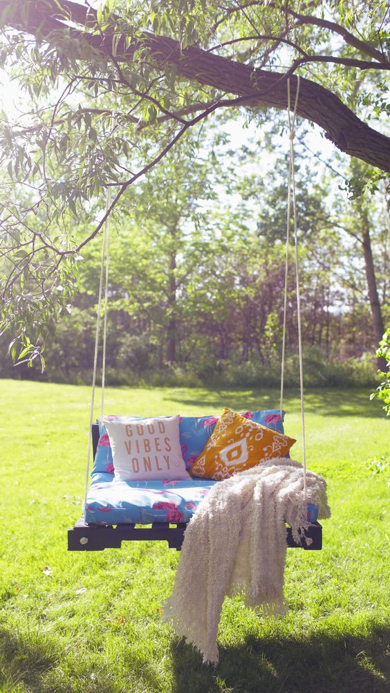 DIY Outdoor Pallet Swing. 