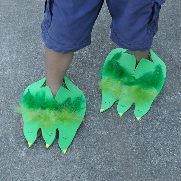 Super Easy Dinosaur Feet. 