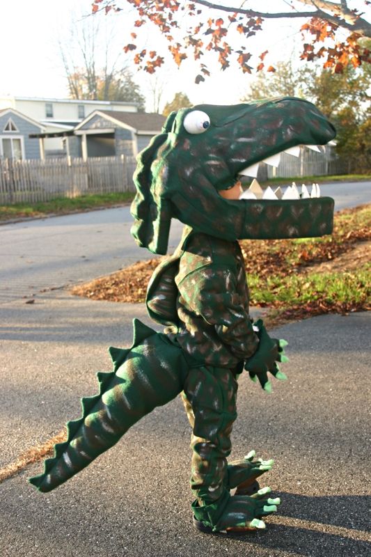 DIY. Dinosaur Costume 🦖 How to make a homemade dinosaur costume